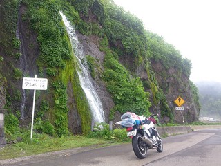 北海道ツーリングで黄金道路フンベの滝によってみた
