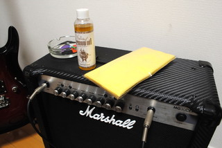ギターのクリーニングに使うレモンオイル