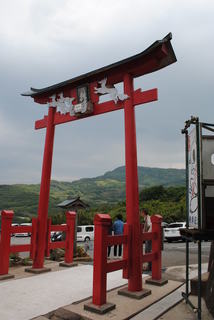 元乃隅稲成神社の入れにくい賽銭箱