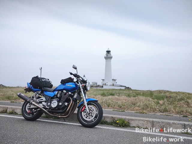尻屋崎灯台をバックにXJR1200(XJR1300)を撮影