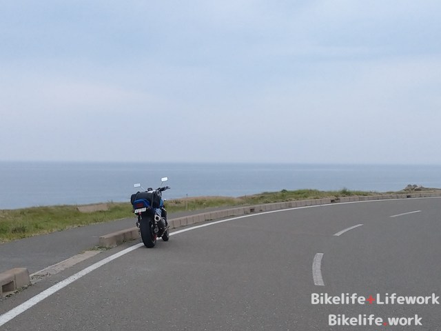 尻屋崎にて海を臨むXJR1200(XJR1300)