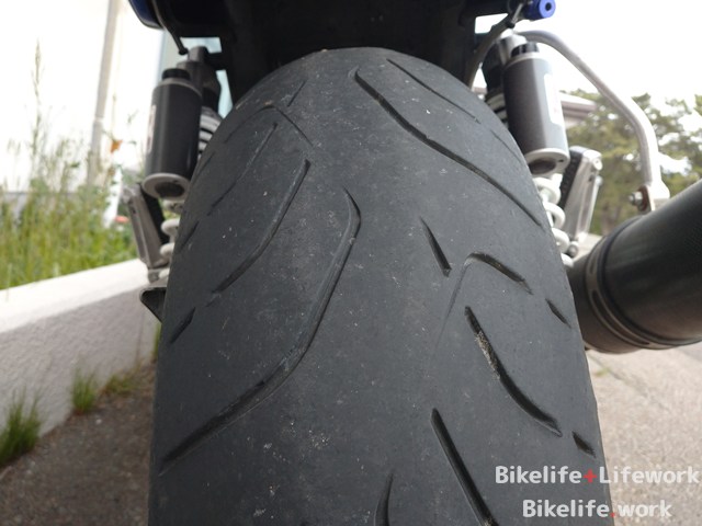 高速道路ばかりで真ん中がちびたタイヤ