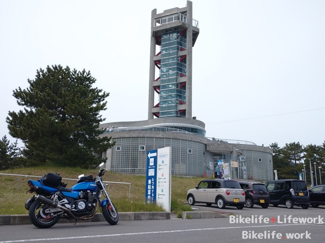 蟹田のフェリー乗り場に建つトップマスト