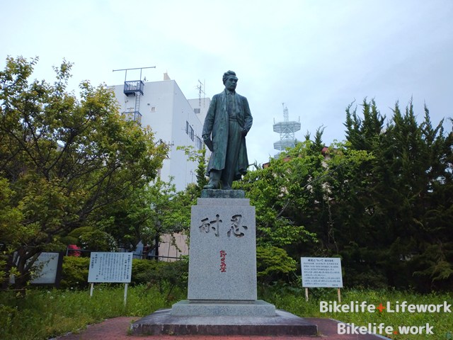 野口英世の像