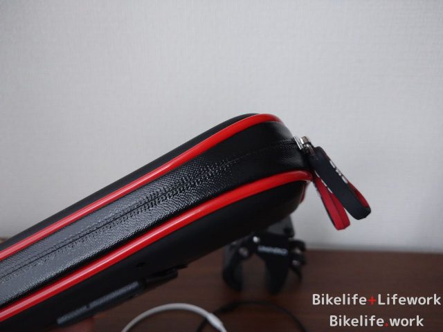 防水加工されたケース式のスマホホルダー