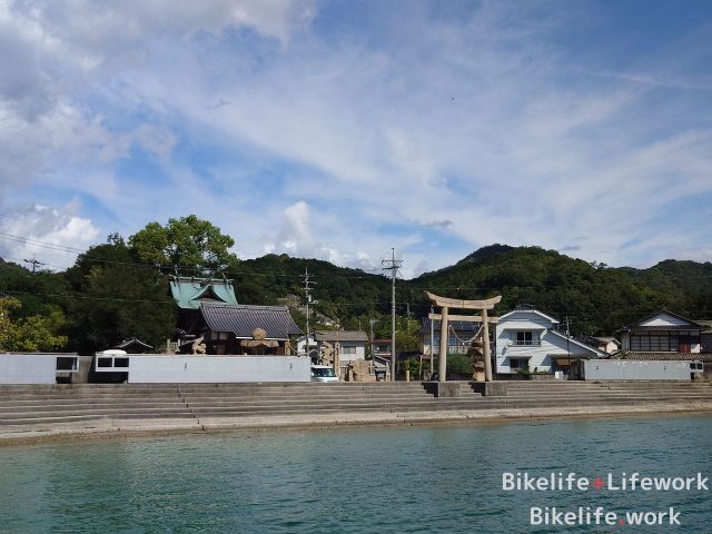 床浦神社を西から見る