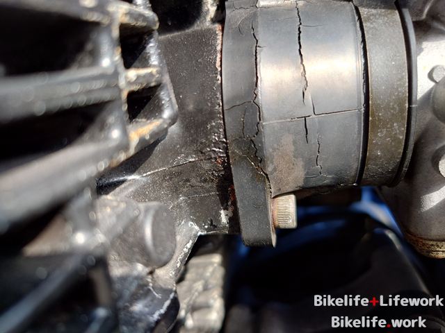 フルパワーインシュレーターのひび割れ